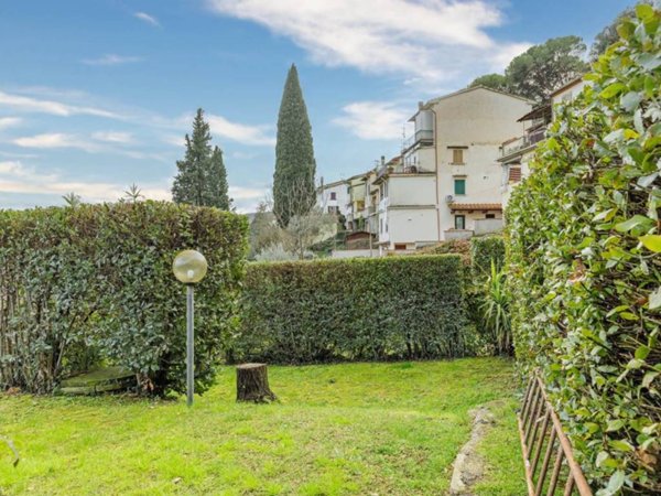 casa indipendente in vendita a Carmignano