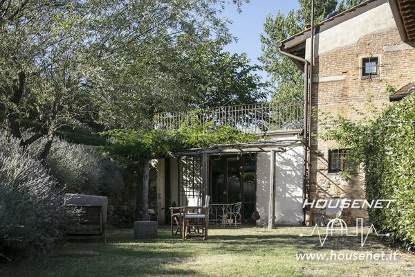 casa indipendente in vendita a Carmignano