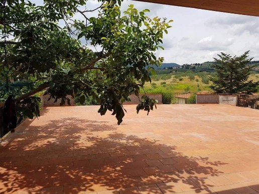 casa indipendente in vendita a Carmignano