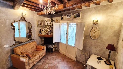 casa indipendente in vendita a Carmignano