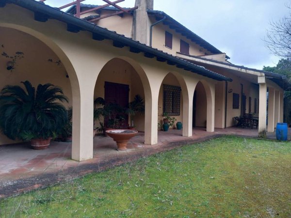 casa indipendente in vendita a Carmignano
