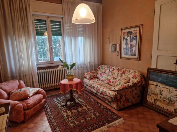 casa indipendente in vendita a Carmignano