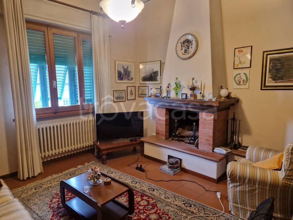 casa indipendente in vendita a Carmignano