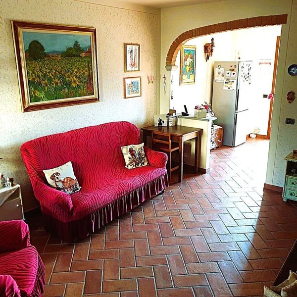 casa indipendente in vendita a Carmignano