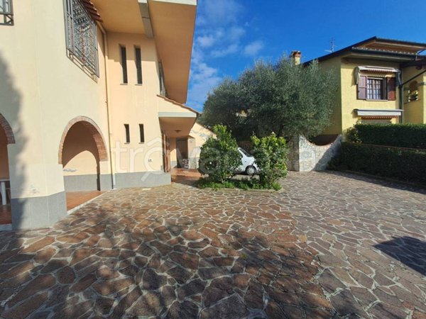 casa indipendente in vendita a Carmignano