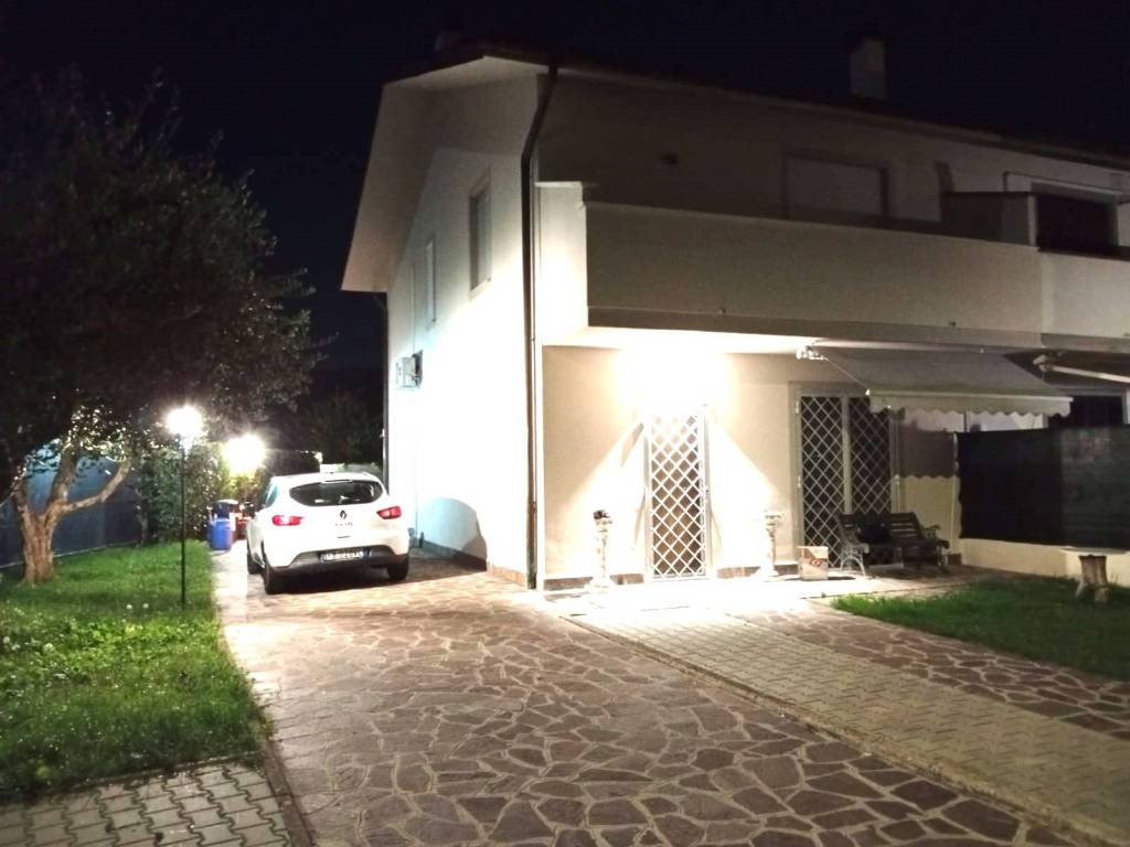 casa indipendente in vendita a Carmignano