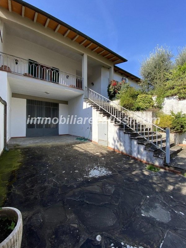 casa indipendente in vendita a Carmignano
