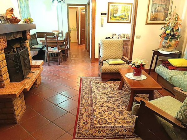 casa indipendente in vendita a Carmignano
