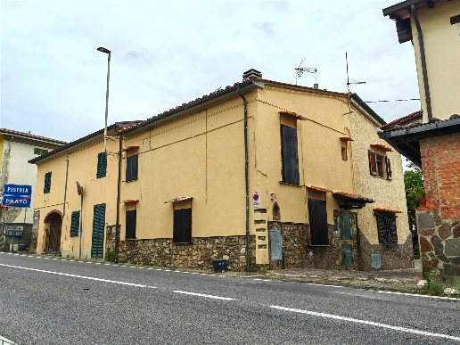 casa indipendente in vendita a Carmignano