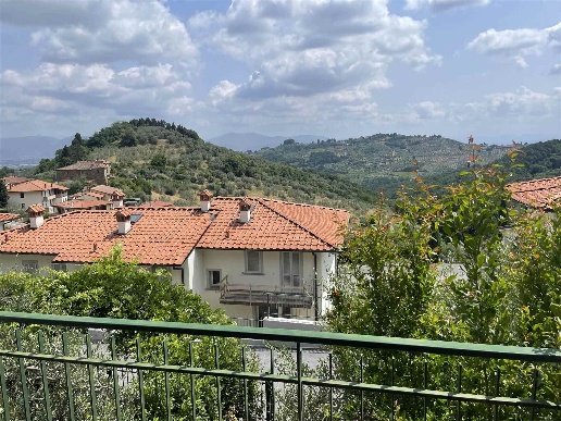 casa indipendente in vendita a Carmignano