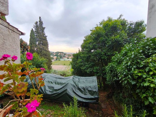 casa indipendente in vendita a Carmignano