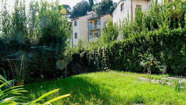 casa indipendente in vendita a Carmignano