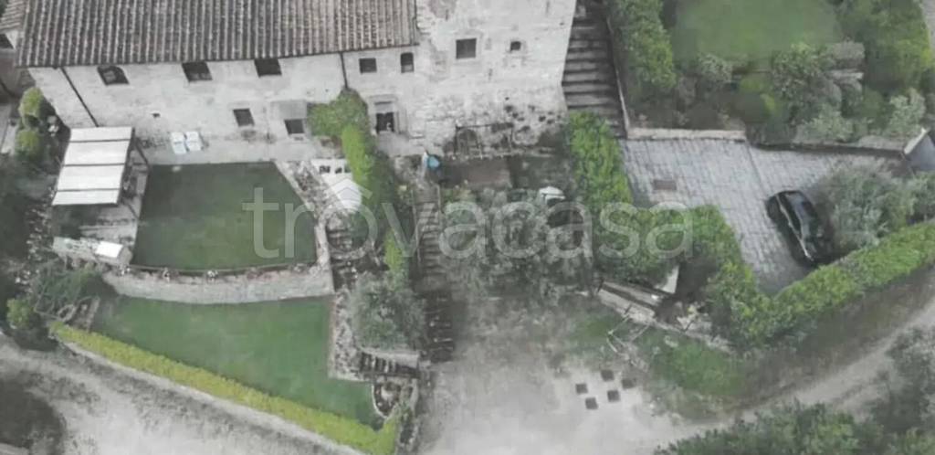 casa indipendente in vendita a Carmignano