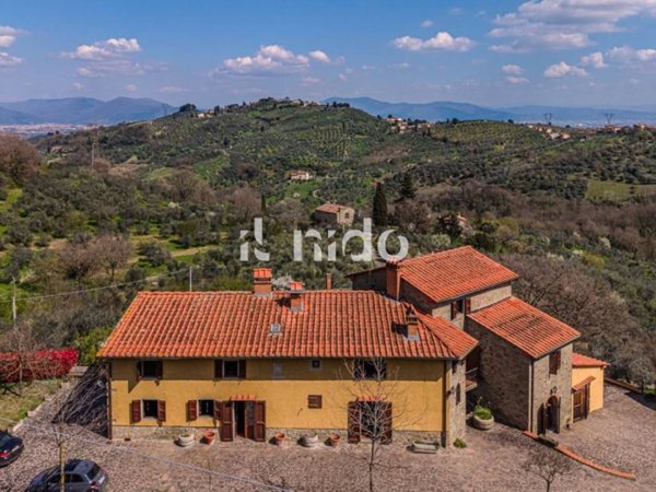 casa indipendente in vendita a Carmignano