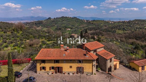 casa indipendente in vendita a Carmignano