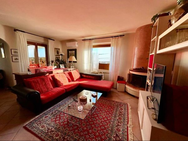 casa indipendente in vendita a Carmignano