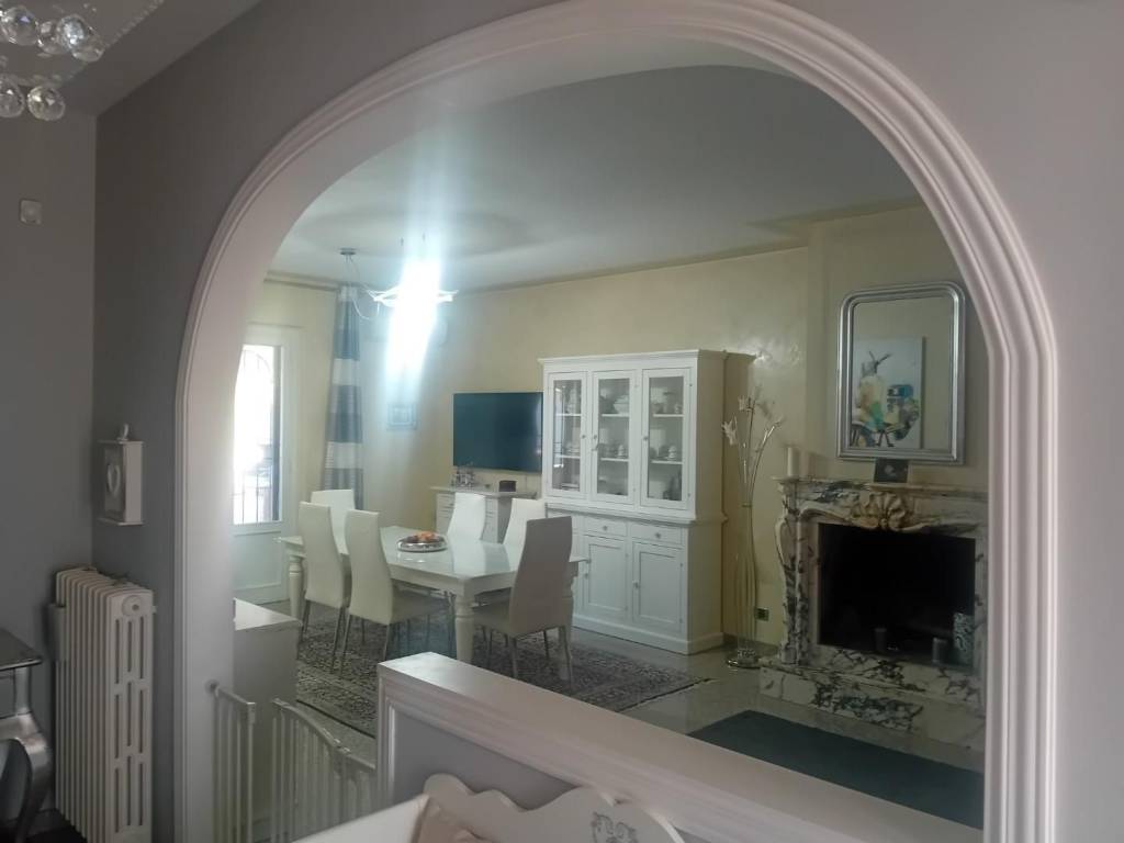 casa indipendente in vendita a Carmignano