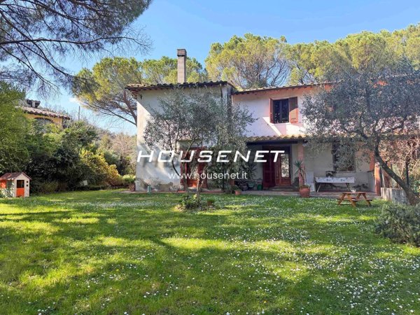 casa indipendente in vendita a Carmignano