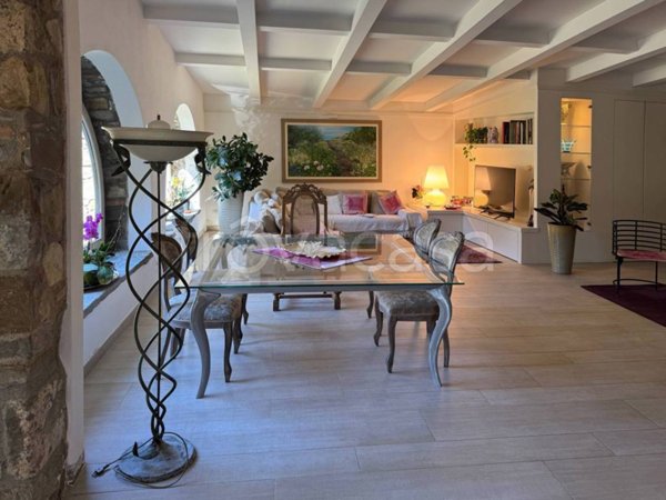 casa indipendente in vendita a Carmignano