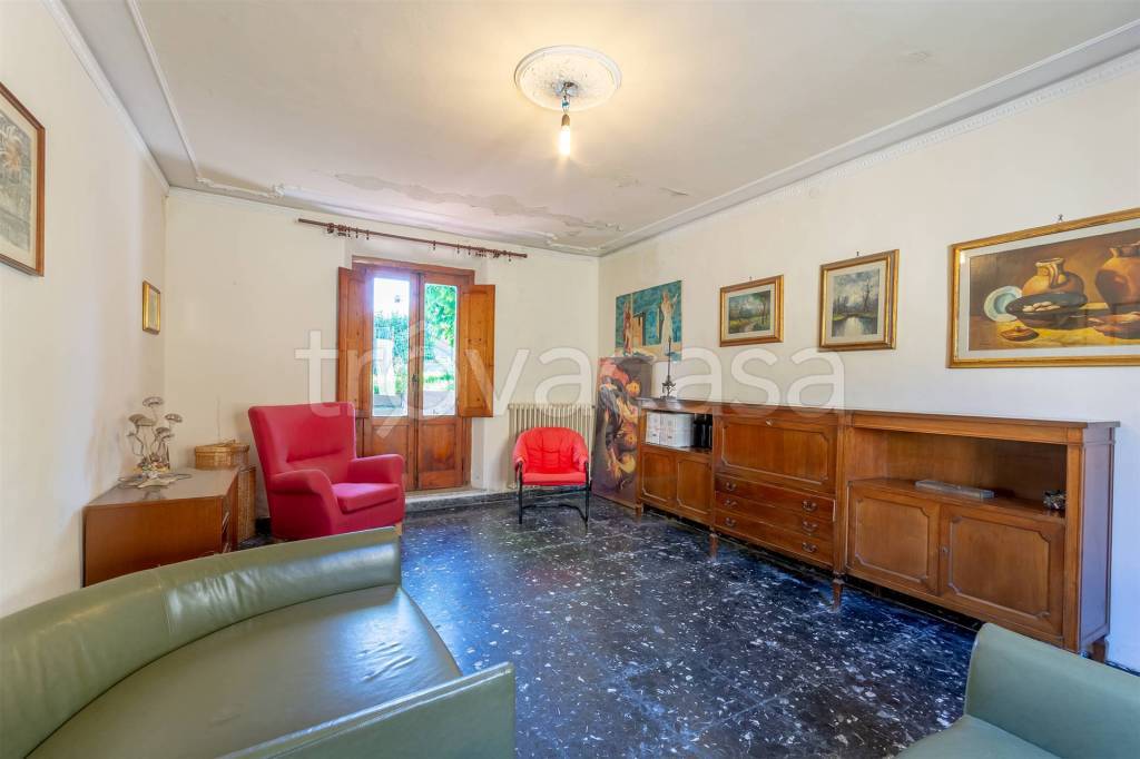 casa indipendente in vendita a Carmignano