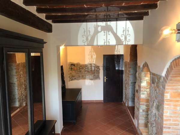 casa indipendente in vendita a Carmignano