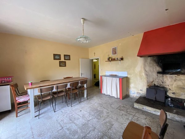 intera palazzina in vendita a Carmignano