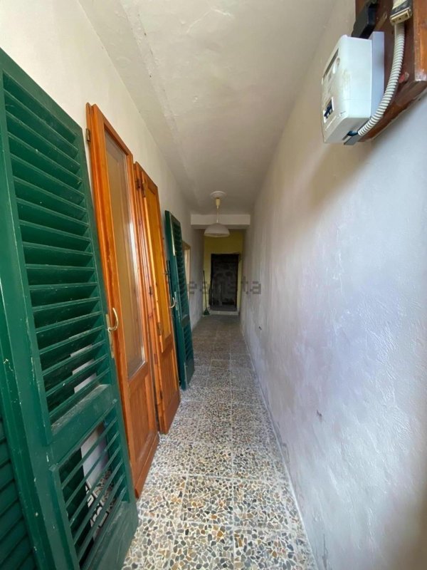 esavano in vendita a Carmignano