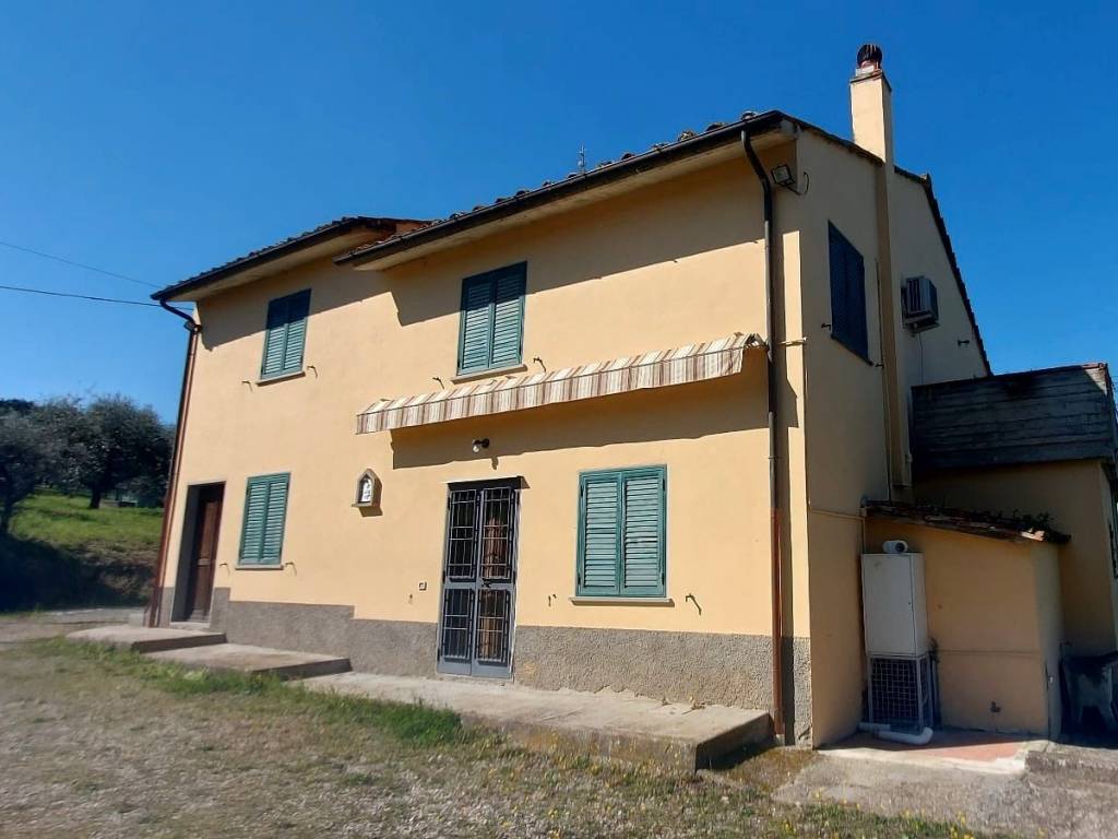 casa indipendente in vendita a Carmignano