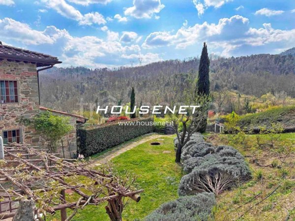 casa indipendente in vendita a Carmignano