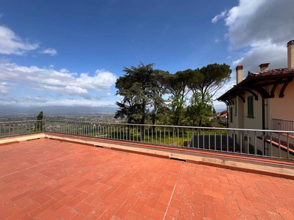 casa indipendente in vendita a Carmignano
