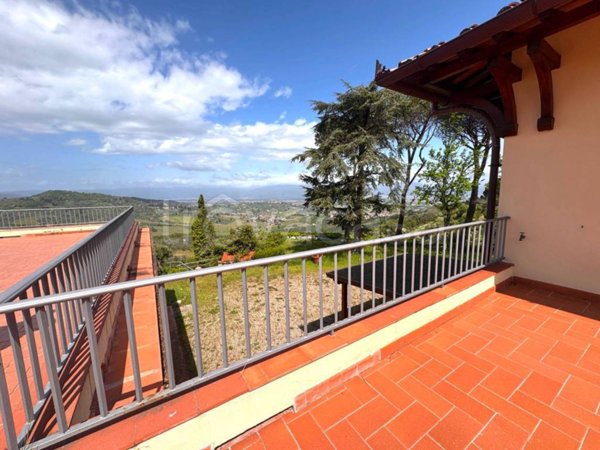 casa indipendente in vendita a Carmignano