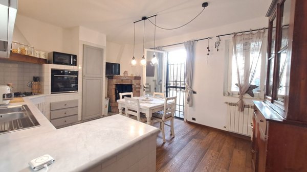 casa indipendente in vendita a Carmignano