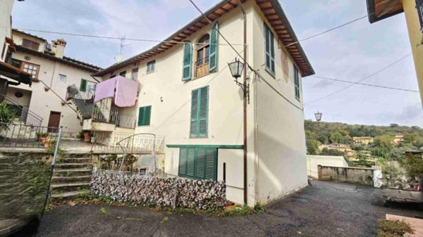 casa indipendente in vendita a Carmignano