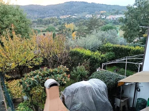 casa indipendente in vendita a Carmignano