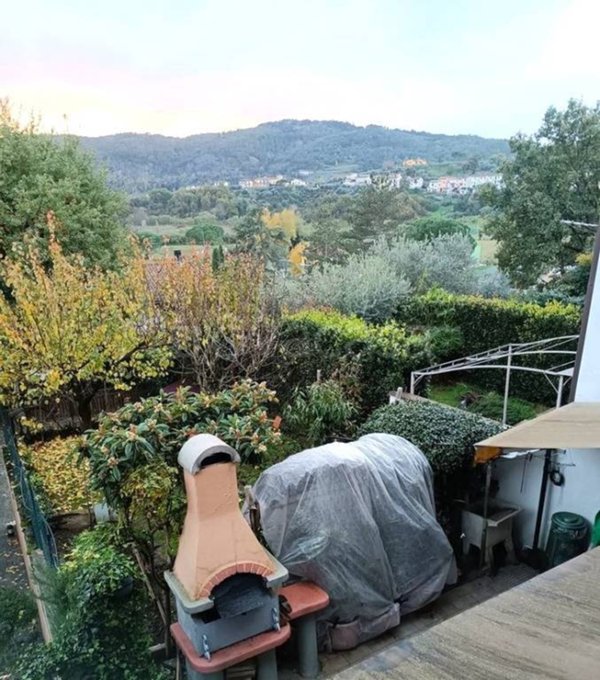 casa indipendente in vendita a Carmignano