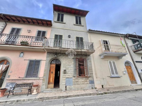 casa indipendente in vendita a Carmignano