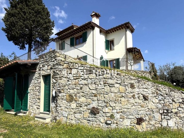 casa indipendente in vendita a Carmignano
