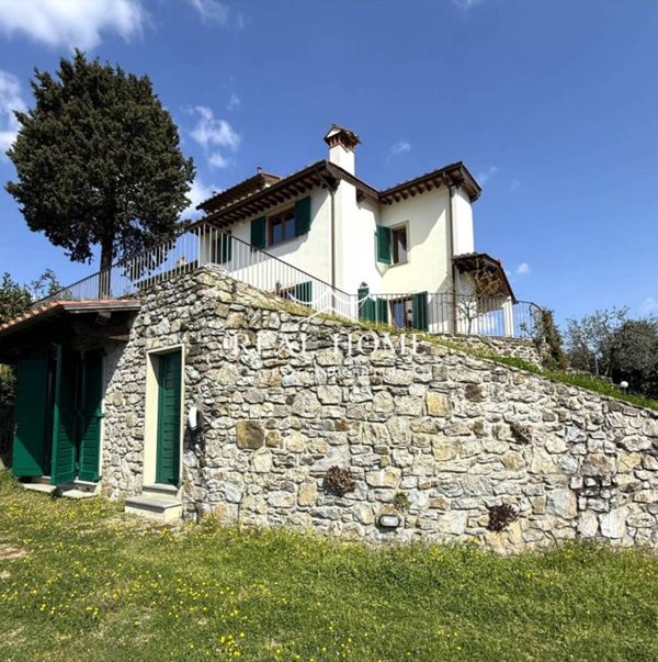 casa indipendente in vendita a Carmignano