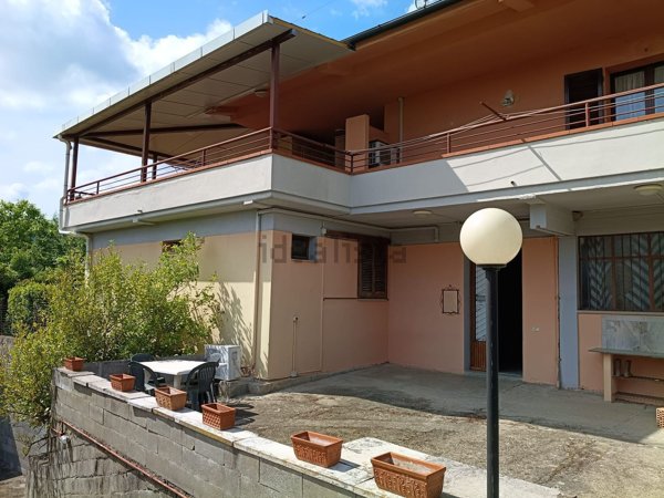 casa indipendente in vendita a Carmignano