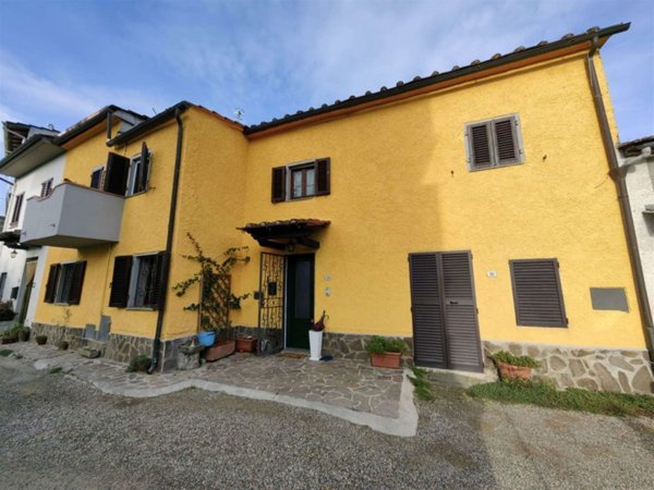casa indipendente in vendita a Carmignano
