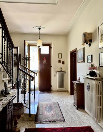 casa indipendente in vendita a Carmignano