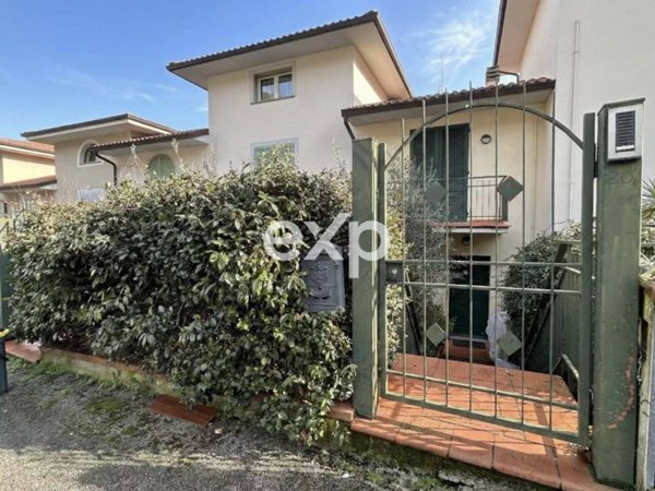 casa indipendente in vendita a Carmignano