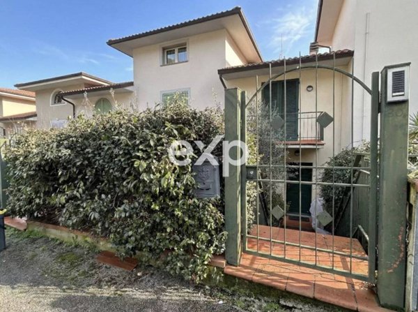 casa indipendente in vendita a Carmignano