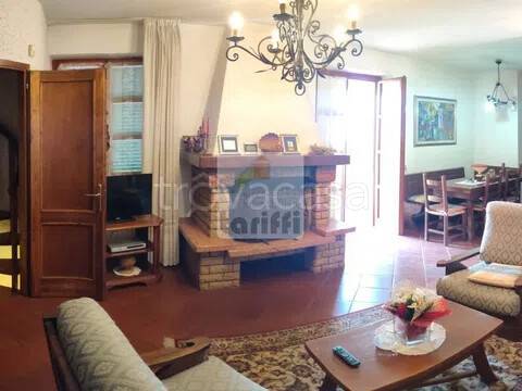 casa indipendente in vendita a Carmignano