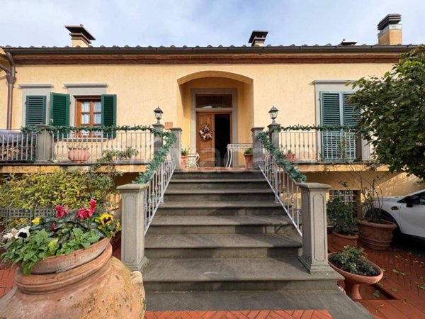 casa indipendente in vendita a Carmignano