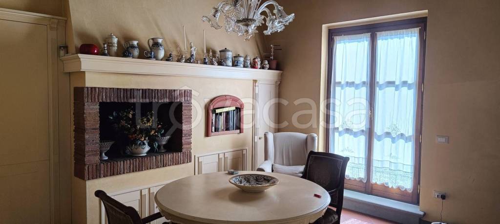 casa indipendente in vendita a Carmignano