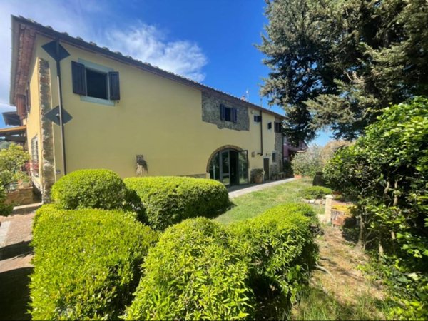 casa indipendente in vendita a Carmignano