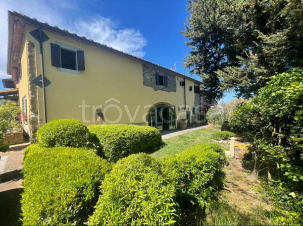 casa indipendente in vendita a Carmignano