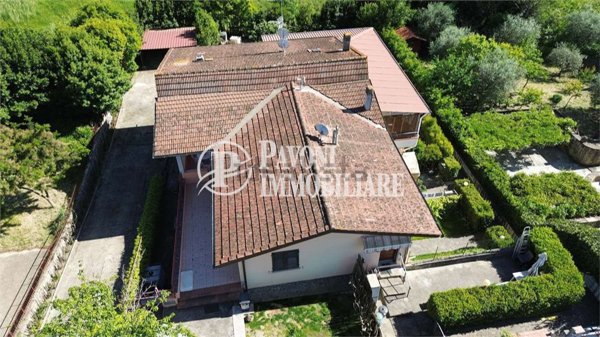 casa indipendente in vendita a Carmignano