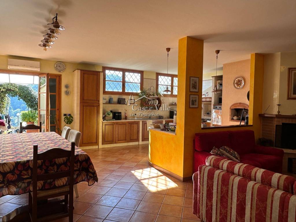 casa indipendente in vendita a Carmignano